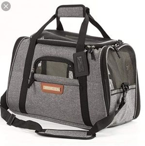 NWT PREMIUM PET CARRIER W/ ACCESSORIES